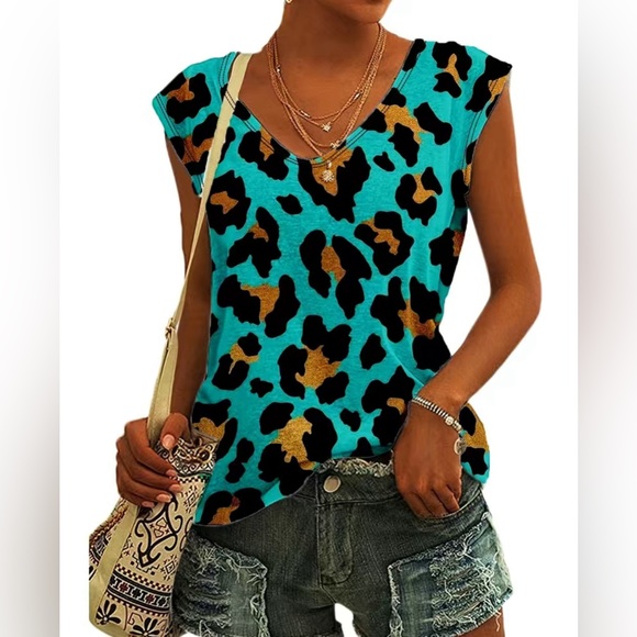 NWOT Cheetah Print Cap Sleeve V-Neck Top. Size L (8/10) Color Aqua, Burnt Orange - Picture 1 of 6